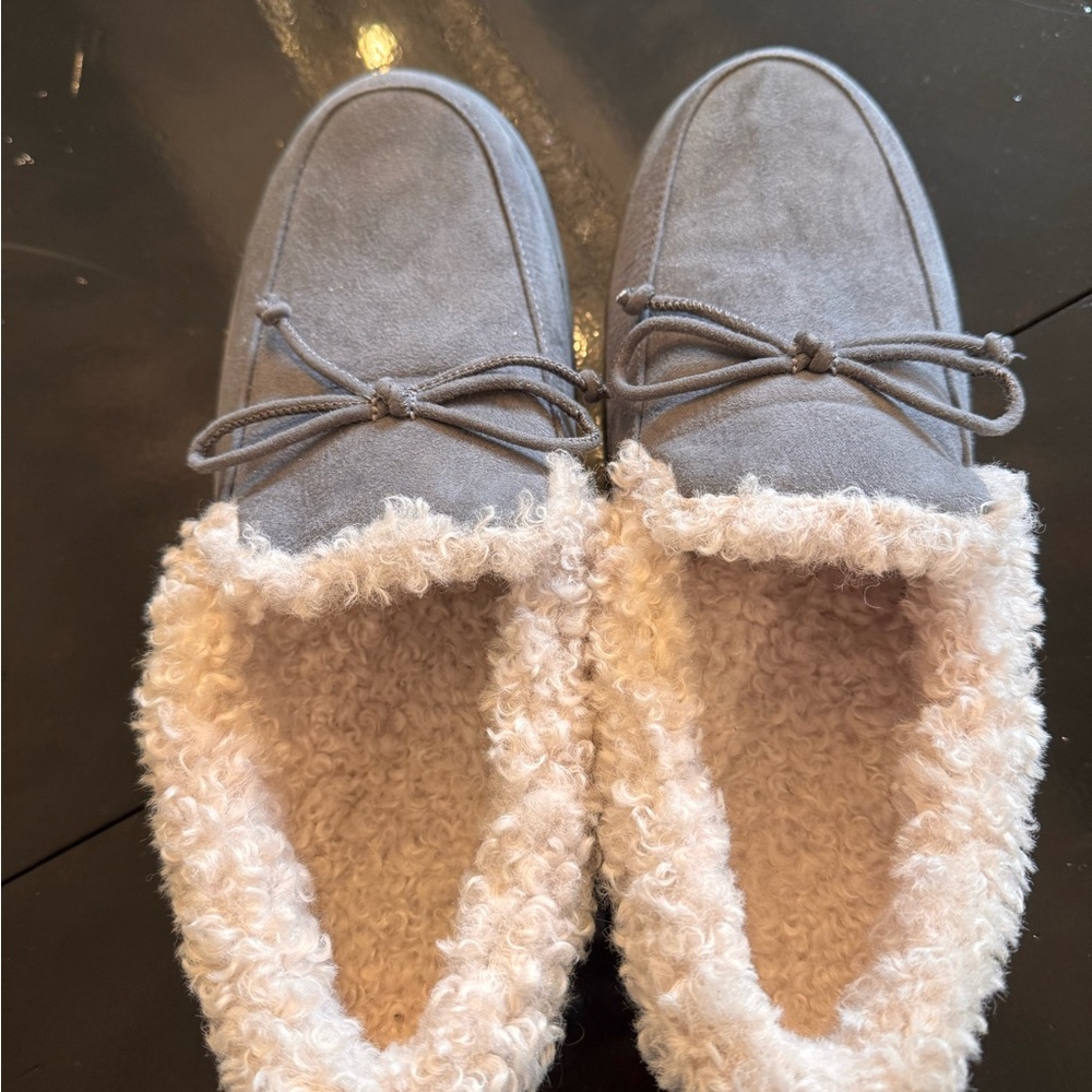 Vionic Gray and Cream Women's Slippers
